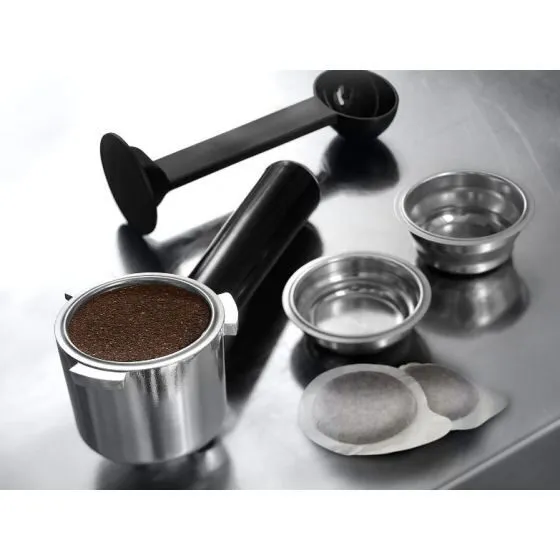 ⁦ماكينة قهوة اسبريسو ديلونجي 15بار 2كوب ستانلس اسودEC685.BK⁩ - الصورة ⁦7⁩