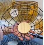 ⁦طبق فاكهة معدن مدور مربعات اسود⁩ - الصورة ⁦2⁩