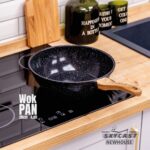 طاسة تحمير واك جرانيت 28سم بيد خشب هومي بلاس